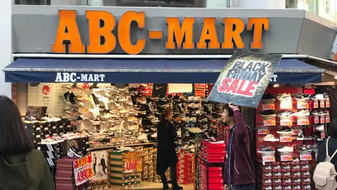 Thời điểm vàng săn đồ giảm giá ở Nhật